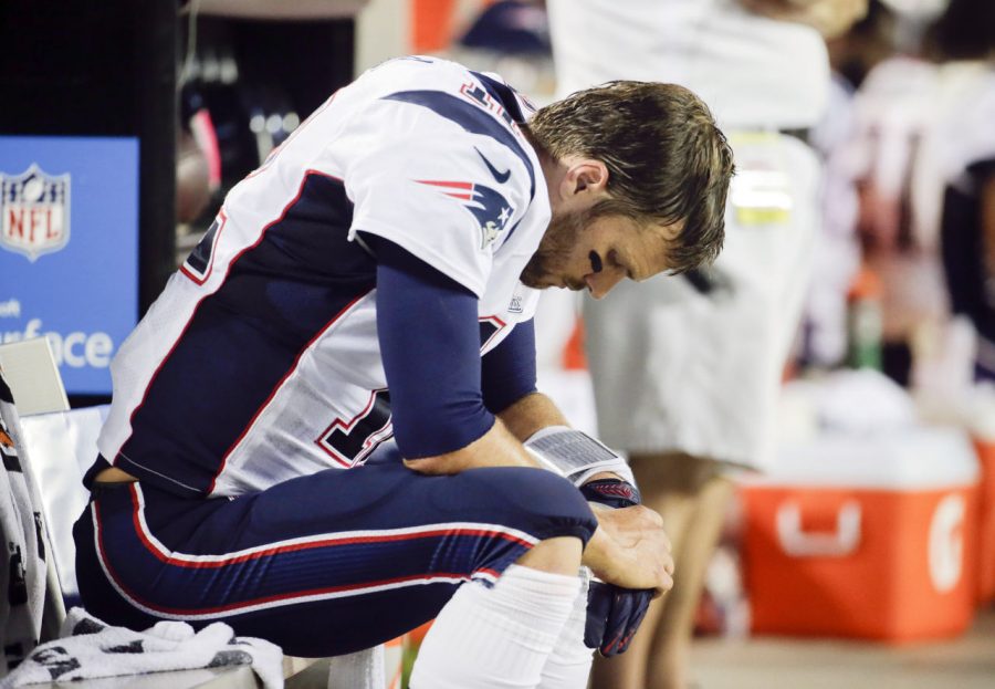 New+England+Patriots+quarterback+Tom+Brady+sits+on+the+bench+during+the+fourth+quarter+of+an+NFL+football+game+against+the+Kansas+City+Chiefs+Monday%2C+Sept.+29%2C+2014%2C+in+Kansas+City%2C+Mo.+The+Chiefs+won+41-14.+%28AP+Photo%2FCharlie+Riedel%29
